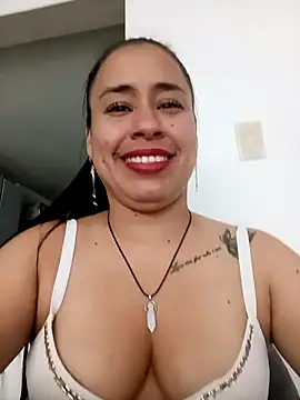 kamila lovee online show from October 7, 2025, 8:32 pm