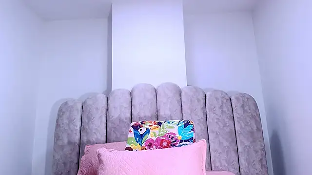 Snapshot of sharlott_miller chatting on December 4, 2025, 11:53 am sharlott miller online show from December 4, 2025, 11:53 am