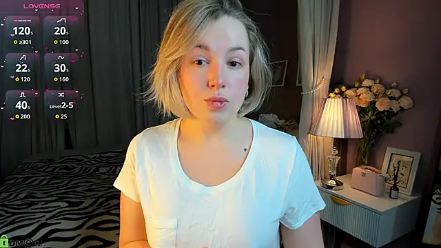 Snapshot of Nikki_Kai chatting on October 13, 2025, 1:07 am Nikki Kai online show from October 13, 2025, 1:07 am