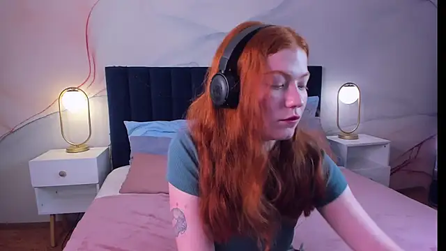 SophieOuld online show from October 6, 2025, 3:08 am