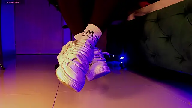 Snapshot of aleya_bliss chatting on November 23, 2025, 2:54 am aleya bliss online show from November 23, 2025, 2:54 am