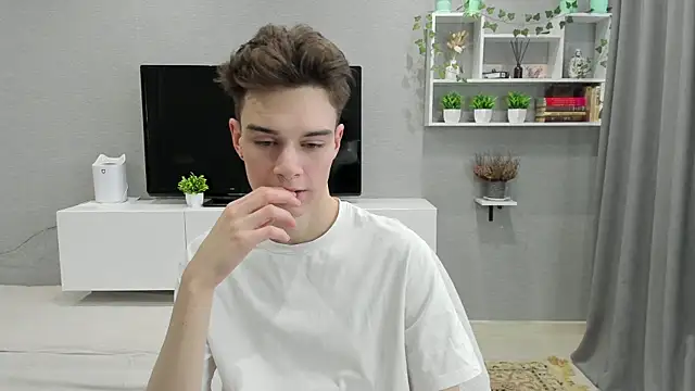 Snapshot of avegothy- chatting on February 12, 2025, 9:52 am avegothy- online show from February 12, 2025, 9:52 am