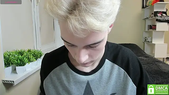 Snapshot of avegothy- chatting on March 13, 2025, 4:45 pm avegothy- online show from March 13, 2025, 4:45 pm