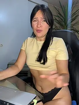 Snapshot of ValeriaVixen chatting on May 4, 2026, 8:33 pm ValeriaVixen online show from May 4, 2026, 8:33 pm