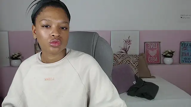 Snapshot of brendathompson_ chatting on February 13, 2025, 12:32 pm brendathompson online show from February 13, 2025, 12:32 pm