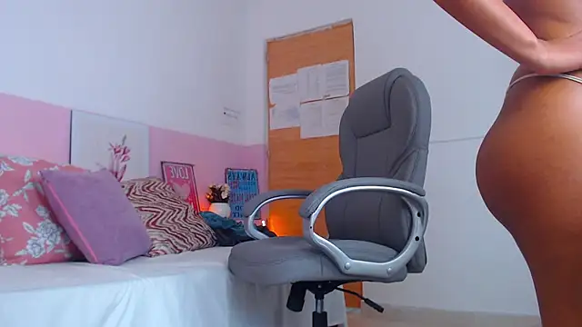 Snapshot of brendathompson_ chatting on February 20, 2025, 4:03 pm brendathompson online show from February 20, 2025, 4:03 pm