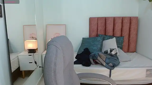 brendathompson  online show from December 3, 2025, 4:02 am