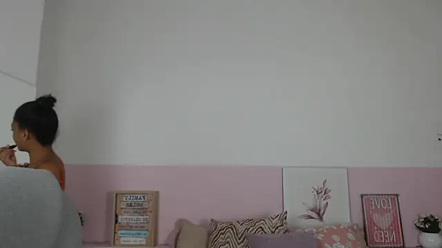 Snapshot of brendathompson_ chatting on February 17, 2025, 12:49 pm brendathompson online show from February 17, 2025, 12:49 pm