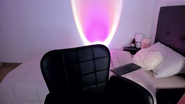 Snapshot of soymmia1 chatting on November 17, 2025, 8:02 pm soymmia1 online show from November 17, 2025, 8:02 pm