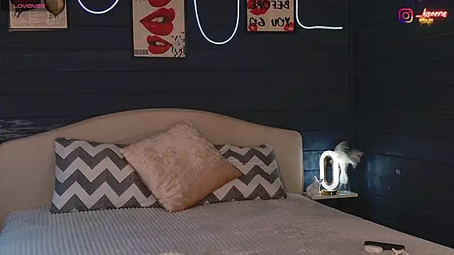 Snapshot of Eseensia chatting on October 25, 2025, 2:33 am Eseensia online show from October 25, 2025, 2:33 am