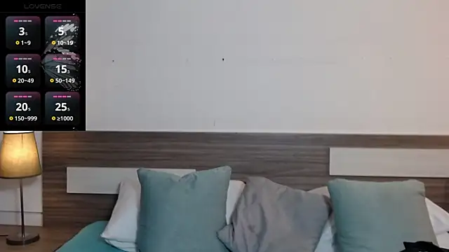 Liiamthompson online show from April 10, 2026, 9:38 am