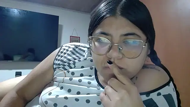 viccky vick online show from November 11, 2025, 1:55 am