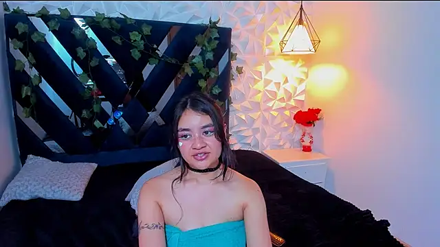 Snapshot of Lucy_Harris chatting on March 20, 2025, 7:14 am Lucy Harris online show from March 20, 2025, 7:14 am