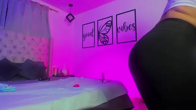 nicolee millerr online show from January 17, 2026, 1:37 pm