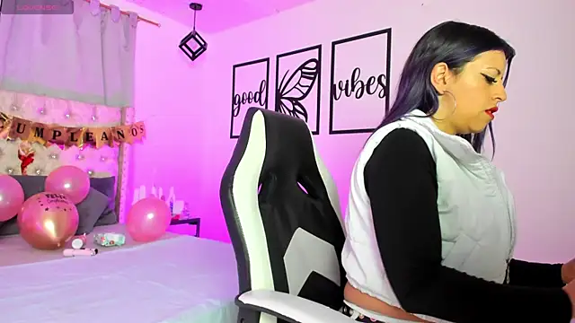 nicolee millerr online show from October 11, 2025, 12:39 pm