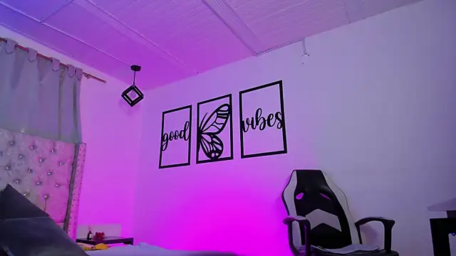 nicolee millerr online show from April 23, 2026, 12:40 pm