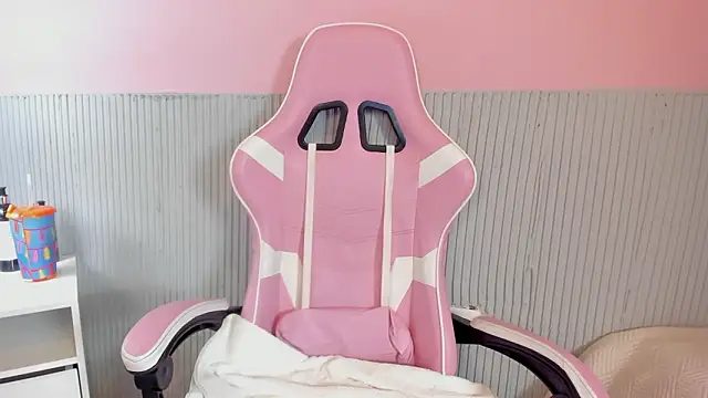 yeikafoxy online show from March 3, 2026, 11:28 am