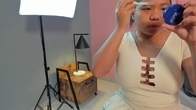 yeikafoxy online show from April 18, 2026, 10:50 am