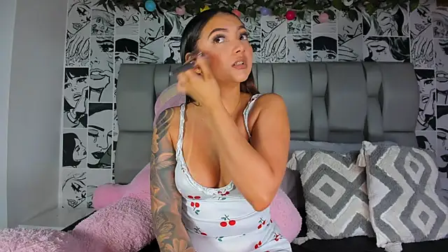 Snapshot of LucyRosse chatting on April 28, 2026, 11:14 am LucyRosse online show from April 28, 2026, 11:14 am