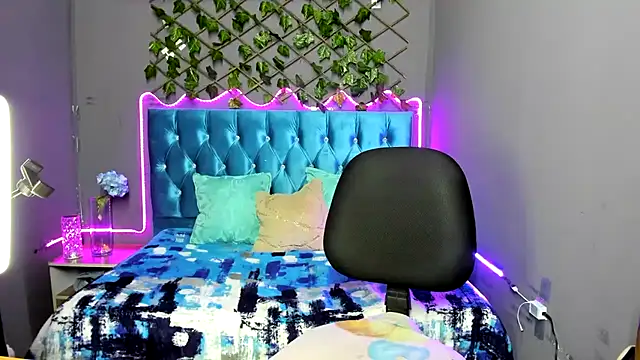 Snapshot of IZZY_BEAUTIFUL chatting on March 6, 2025, 11:42 pm IZZY BEAUTIFUL online show from March 6, 2025, 11:42 pm
