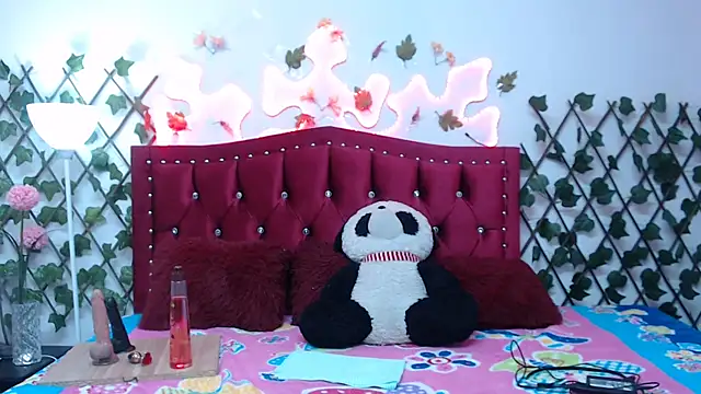 Snapshot of IZZY_BEAUTIFUL chatting on September 15, 2025, 9:15 pm IZZY BEAUTIFUL online show from September 15, 2025, 9:15 pm