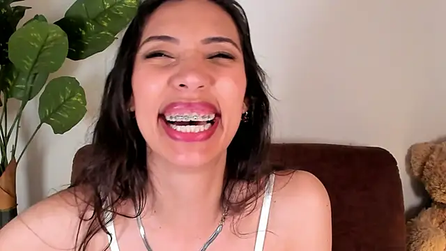 Miss veronicaa2 online show from April 1, 2026, 9:01 pm