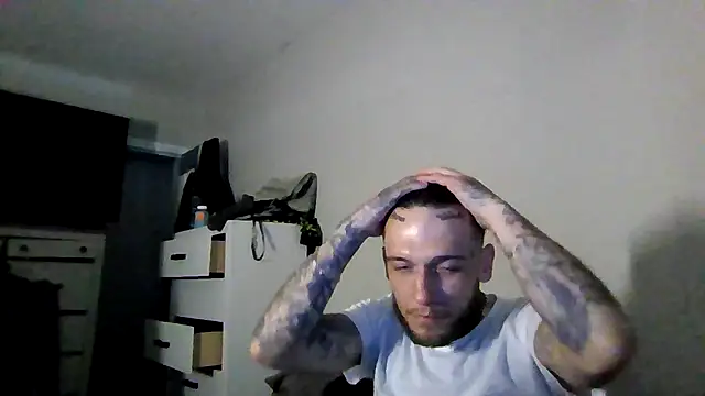 cruz815 online show from April 19, 2026, 5:19 am