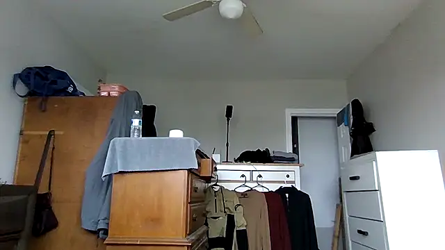 cruz815 online show from April 5, 2026, 4:24 pm