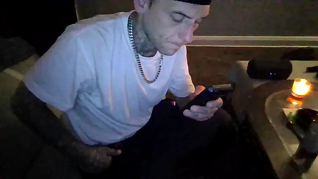 Snapshot of cruz815 chatting on November 18, 2025, 8:06 am cruz815 online show from November 18, 2025, 8:06 am