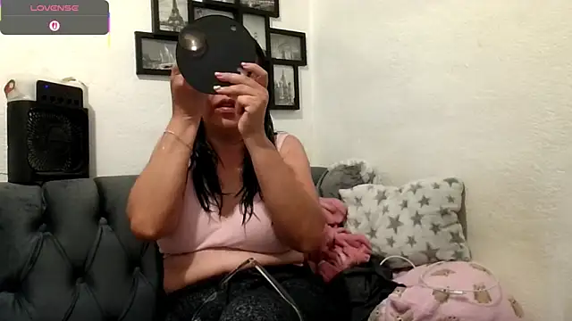 Snapshot of MirandaLatinaLovely chatting on September 24, 2025, 3:07 pm MirandaLatinaLovely online show from September 24, 2025, 3:07 pm