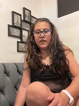 Snapshot of MirandaLatinaLovely chatting on November 24, 2025, 4:45 am MirandaLatinaLovely online show from November 24, 2025, 4:45 am