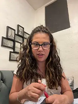 Snapshot of MirandaLatinaLovely chatting on November 11, 2025, 5:35 am MirandaLatinaLovely online show from November 11, 2025, 5:35 am