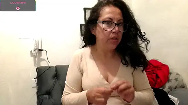Snapshot of MirandaLatinaLovely chatting on October 3, 2025, 3:57 pm MirandaLatinaLovely online show from October 3, 2025, 3:57 pm