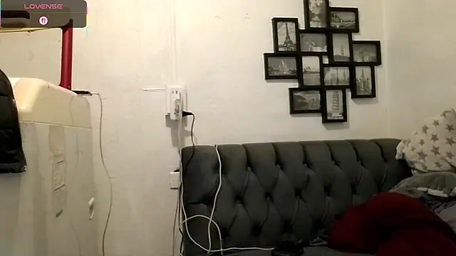 Snapshot of MirandaLatinaLovely chatting on December 4, 2025, 4:39 pm MirandaLatinaLovely online show from December 4, 2025, 4:39 pm