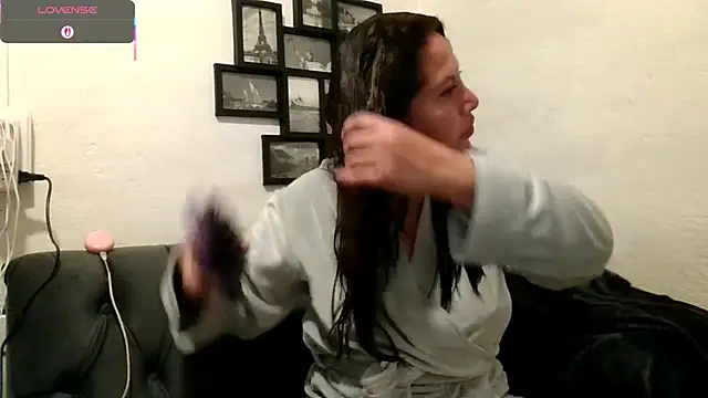 Snapshot of MirandaLatinaLovely chatting on November 30, 2025, 5:25 pm MirandaLatinaLovely online show from November 30, 2025, 5:25 pm