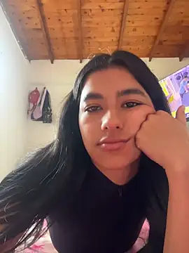 eva roseee online show from April 13, 2026, 4:22 pm