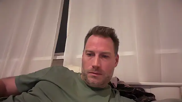 Christian87xxx online show from December 1, 2025, 5:25 pm