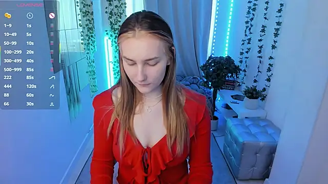 Snapshot of MaryWaddell chatting on June 17, 2026, 3:33 pm MaryWaddell online show from June 17, 2026, 3:33 pm