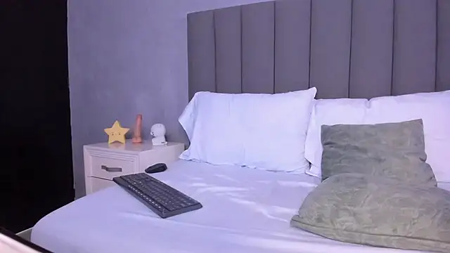 alessia leroy online show from March 21, 2025, 10:50 pm