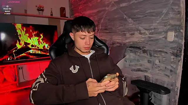 Snapshot of marcuscollins1_ chatting on February 14, 2026, 12:27 pm marcuscollins1 online show from February 14, 2026, 12:27 pm