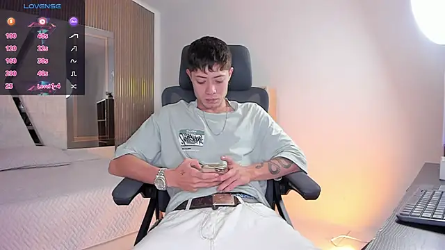 Snapshot of marcuscollins1_ chatting on December 21, 2025, 2:19 pm marcuscollins1 online show from December 21, 2025, 2:19 pm