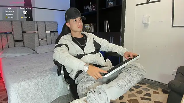 Snapshot of marcuscollins1_ chatting on December 18, 2025, 1:59 pm marcuscollins1 online show from December 18, 2025, 1:59 pm