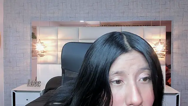 Snapshot of Nohemi_louse chatting on November 12, 2025, 7:07 pm Nohemi louse online show from November 12, 2025, 7:07 pm