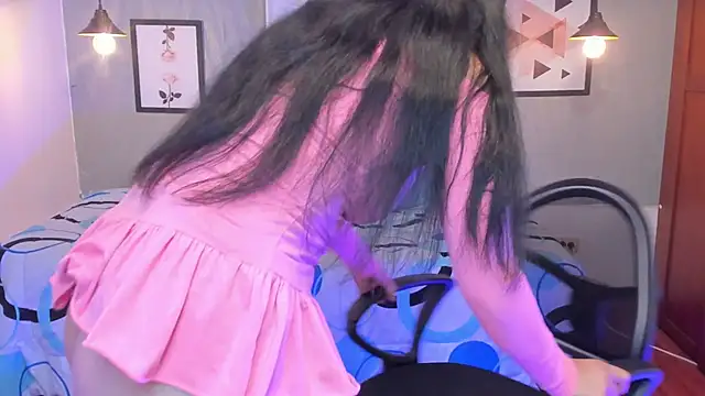 Snapshot of Nohemi_louse chatting on March 20, 2025, 11:02 pm Nohemi louse online show from March 20, 2025, 11:02 pm