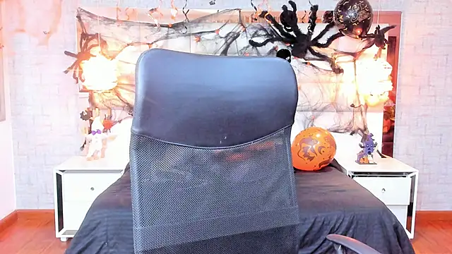 Snapshot of Nohemi_louse chatting on October 30, 2025, 6:49 pm Nohemi louse online show from October 30, 2025, 6:49 pm