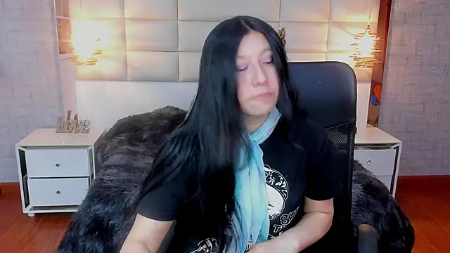 Snapshot of Nohemi_louse chatting on December 2, 2025, 7:04 pm Nohemi louse online show from December 2, 2025, 7:04 pm