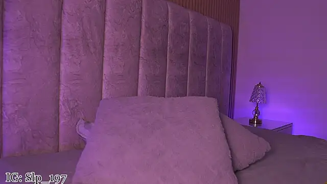 sara lopee1 online show from April 21, 2026, 12:01 pm