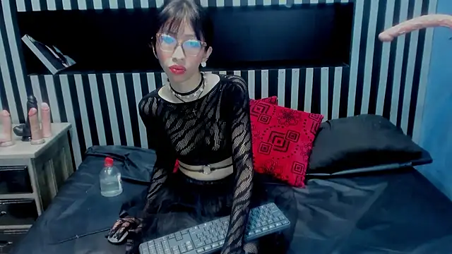Snapshot of Mara_Gonzalez chatting on October 15, 2025, 1:52 pm Mara Gonzalez online show from October 15, 2025, 1:52 pm