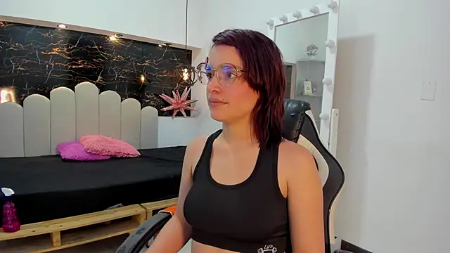 Snapshot of Annyrosee chatting on November 24, 2025, 8:20 pm Annyrosee online show from November 24, 2025, 8:20 pm