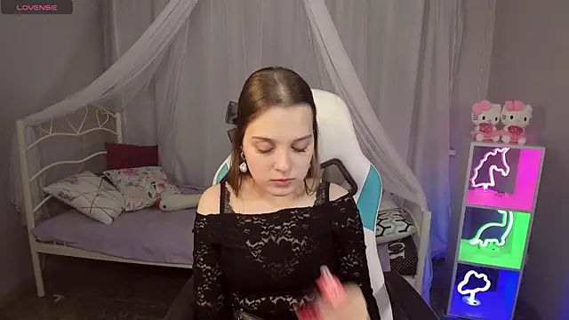 Snapshot of kaisajenner chatting on October 19, 2025, 6:54 pm kaisajenner online show from October 19, 2025, 6:54 pm